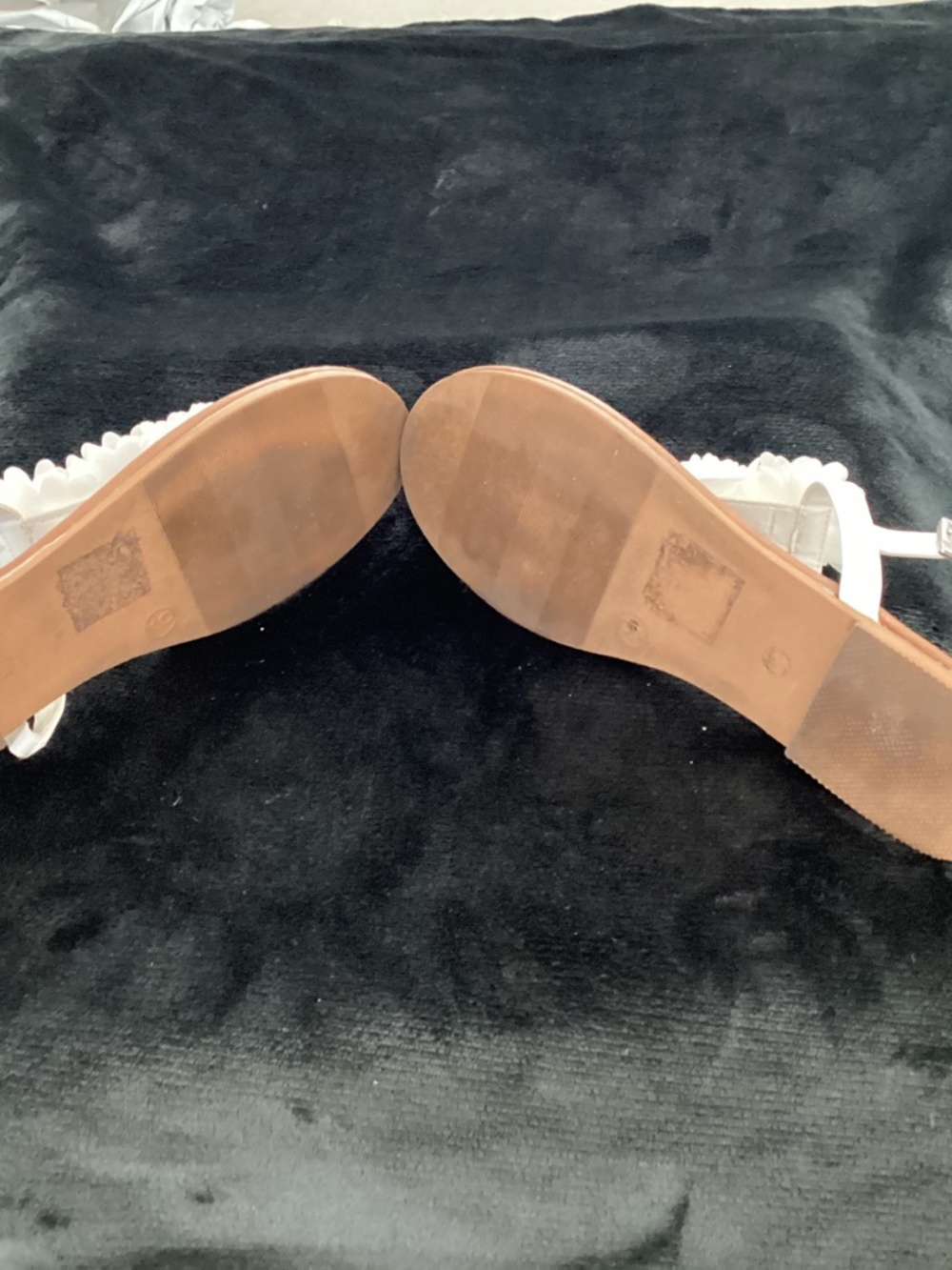 MIXIT, t-strap, flat sandals, size 9, white flowers, in excellent condition - Picture 3 of 8